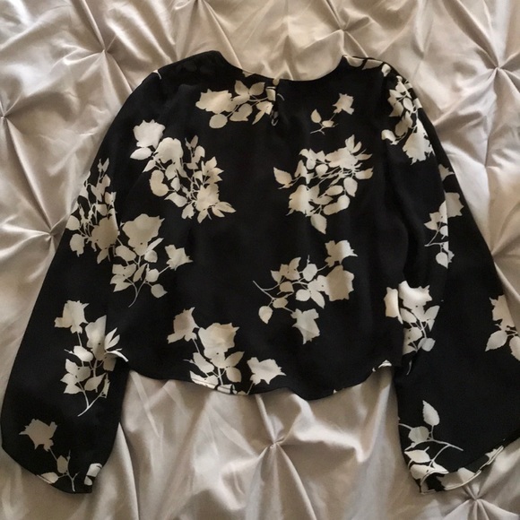 Vince Camuto Blouse Size XS - Picture 5 of 6